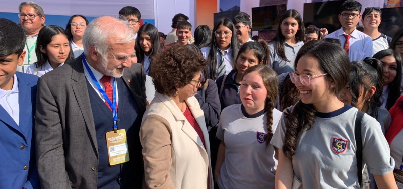Alumna de Don Bosco Calama y de la Escuela de Jóvenes Líderes de Codelco compartió con Ministra de Minería