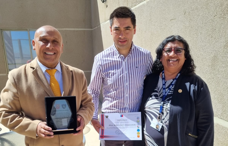 Premian a Alumna y Maestra de Don Bosco junto al Gerente de Chuquicamata Subterránea